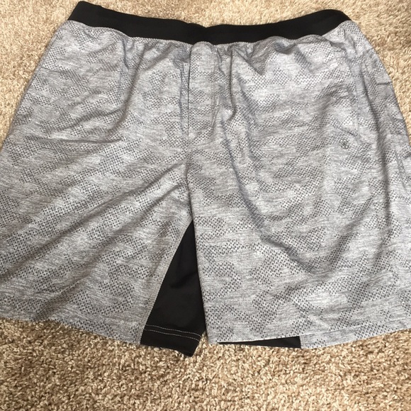 gaiam mens shorts